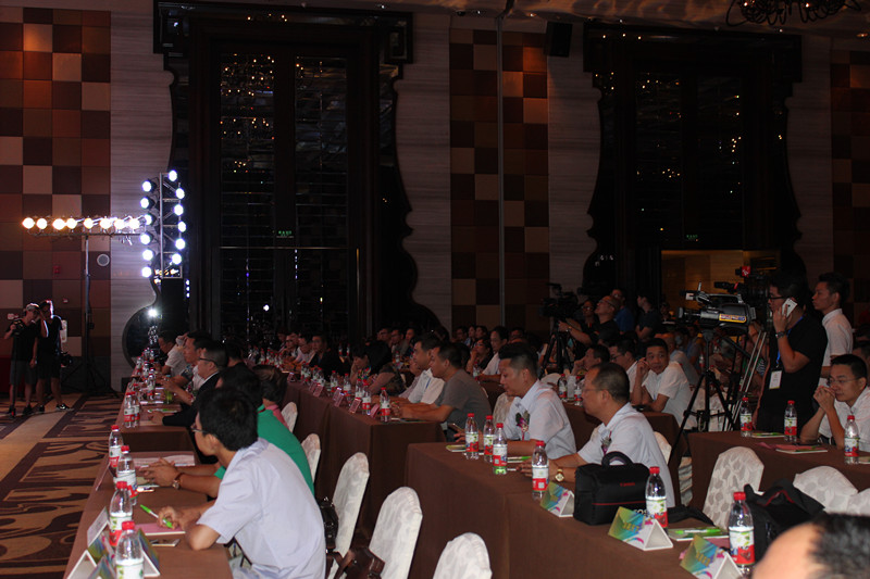 漆強化工“彎道超車”主題招商會現場 漆強化工“彎道超車”主題招商會現場