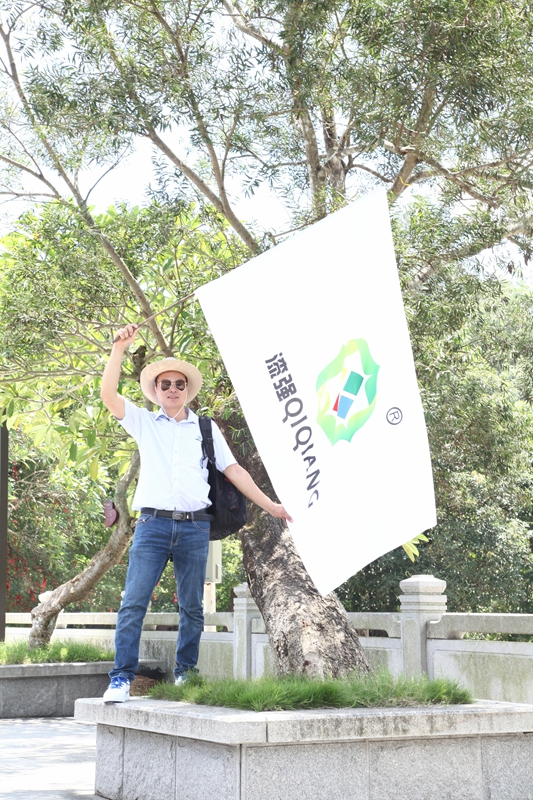 漆強(qiáng)化工工作人員 漆強(qiáng)化工工作人員